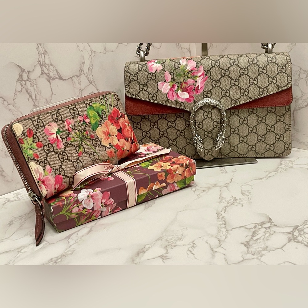 GUCCI GG Supreme Monogram Blooms Dionysus Shoulder Bag - Picture 2 of 16